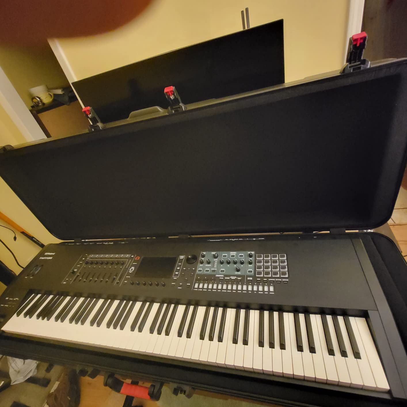 Gator Cases Frequent Flyer's Series Molded Flight Case for Deep 88-Note Keyboards with TSA Approved Locking Latches and Recessed Wheels, (GTSA-KEY88D) customer photo 1