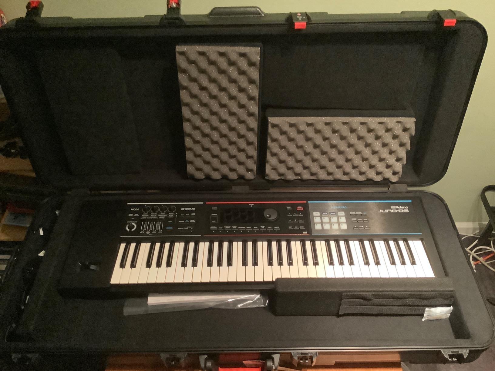 Gator Cases Frequent Flyer's Series Molded Flight Case for Deep 88-Note Keyboards with TSA Approved Locking Latches and Recessed Wheels, (GTSA-KEY88D) customer photo 2
