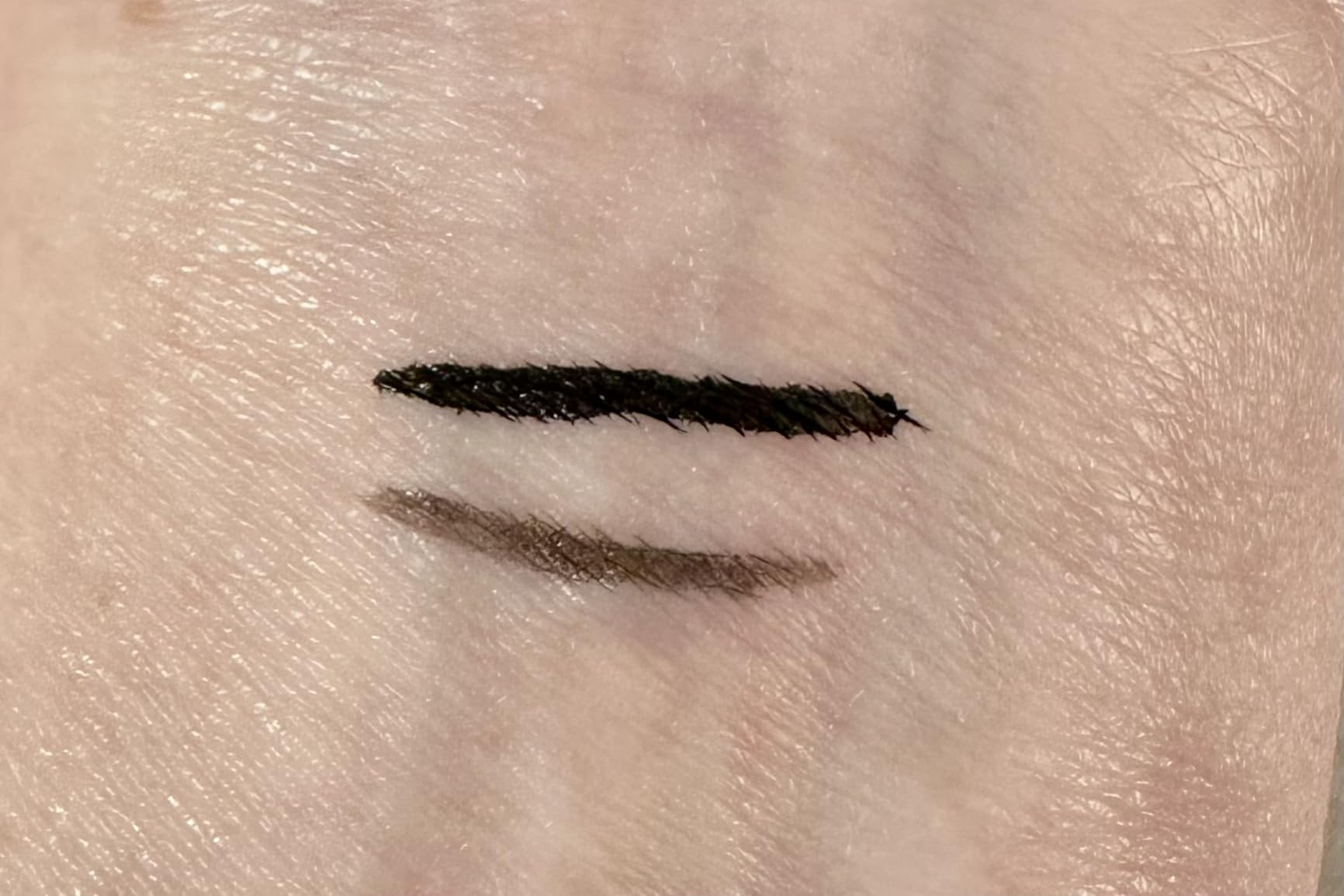 e.l.f. Intense Ink Eyeliner, Enhances The Lash Line With Rich & Long-Lasting Color, Tip For Precise Application, Vegan & Cruelty-Free, Blackest Black customer photo 1