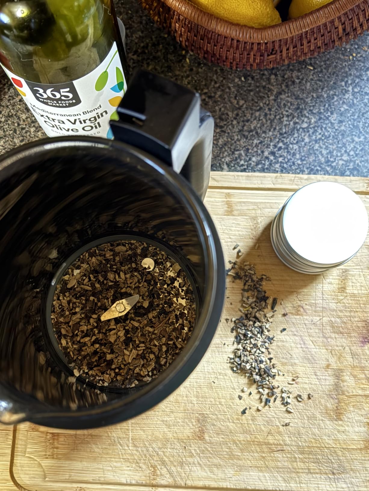 365 by Whole Foods Market, Extra Virgin Mediterranean Olive Oil, 33.8 Fl Oz customer photo 1