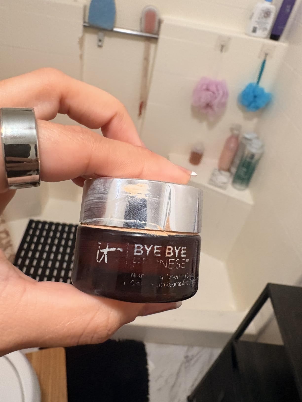 IT Cosmetics Bye Bye Redness Neutralizing Color-correcting Concealer Cream customer photo 2