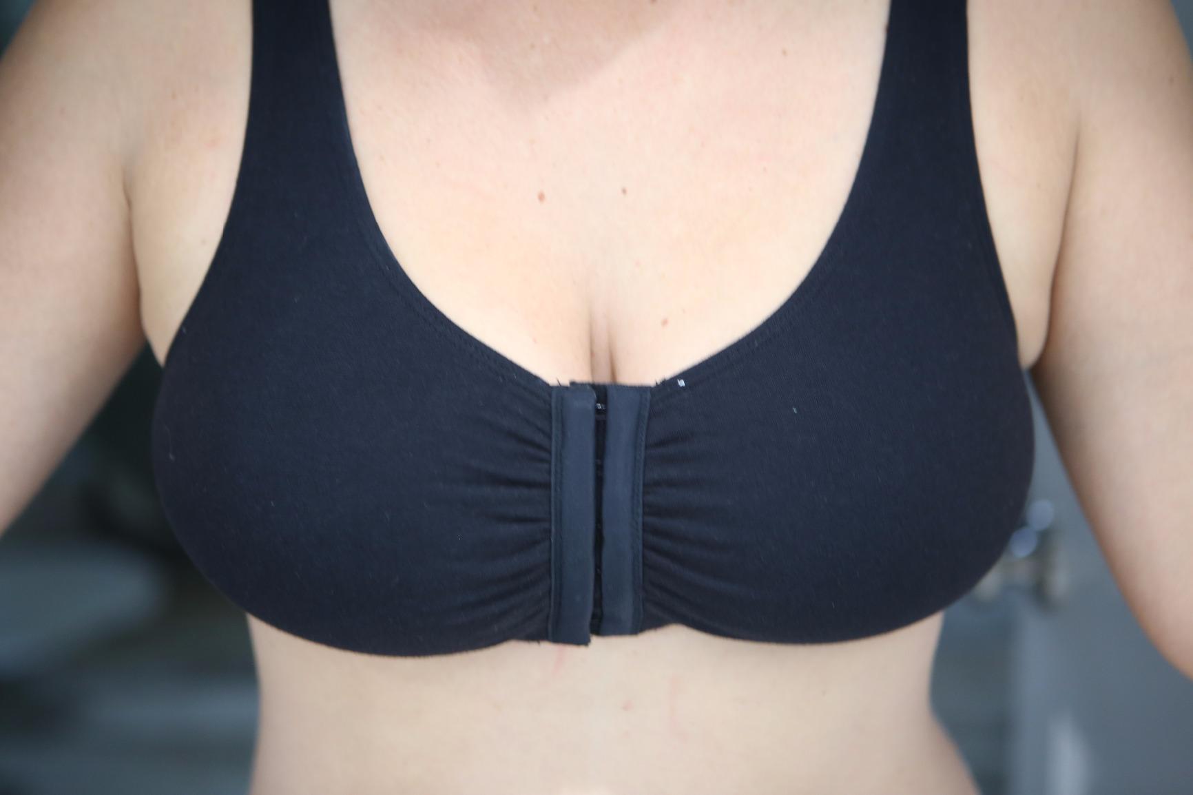 Fruit of the Loom Women's Front Close Builtup Sports Bra customer photo 2