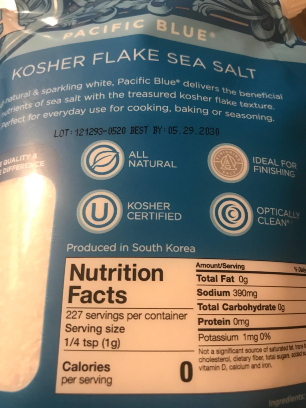 SaltWorks Pacific Blue Sea Salt, Artisan Pour Spout Pouch, Kosher Flake, 8 Ounce customer photo 2