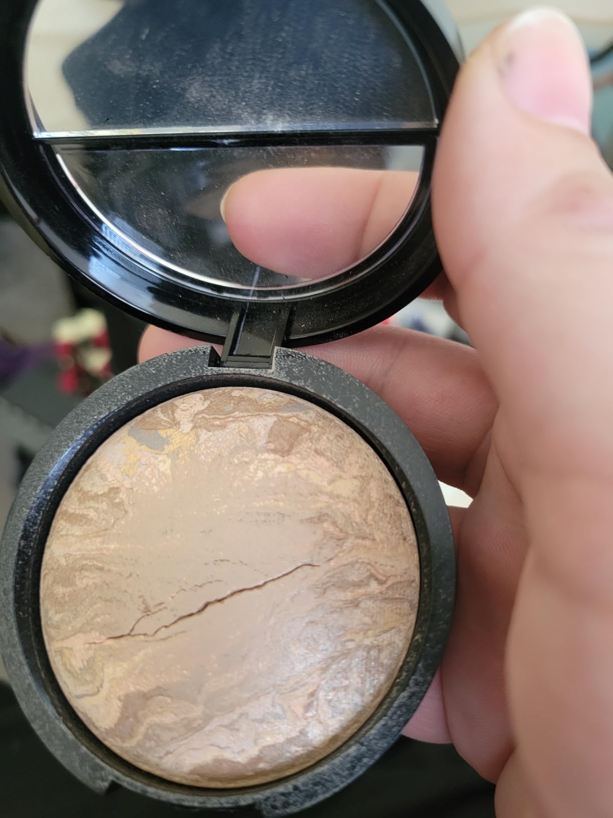LAURA GELLER Baked Balance-N-Glow Illuminating Powder Foundation - Medium customer photo 2