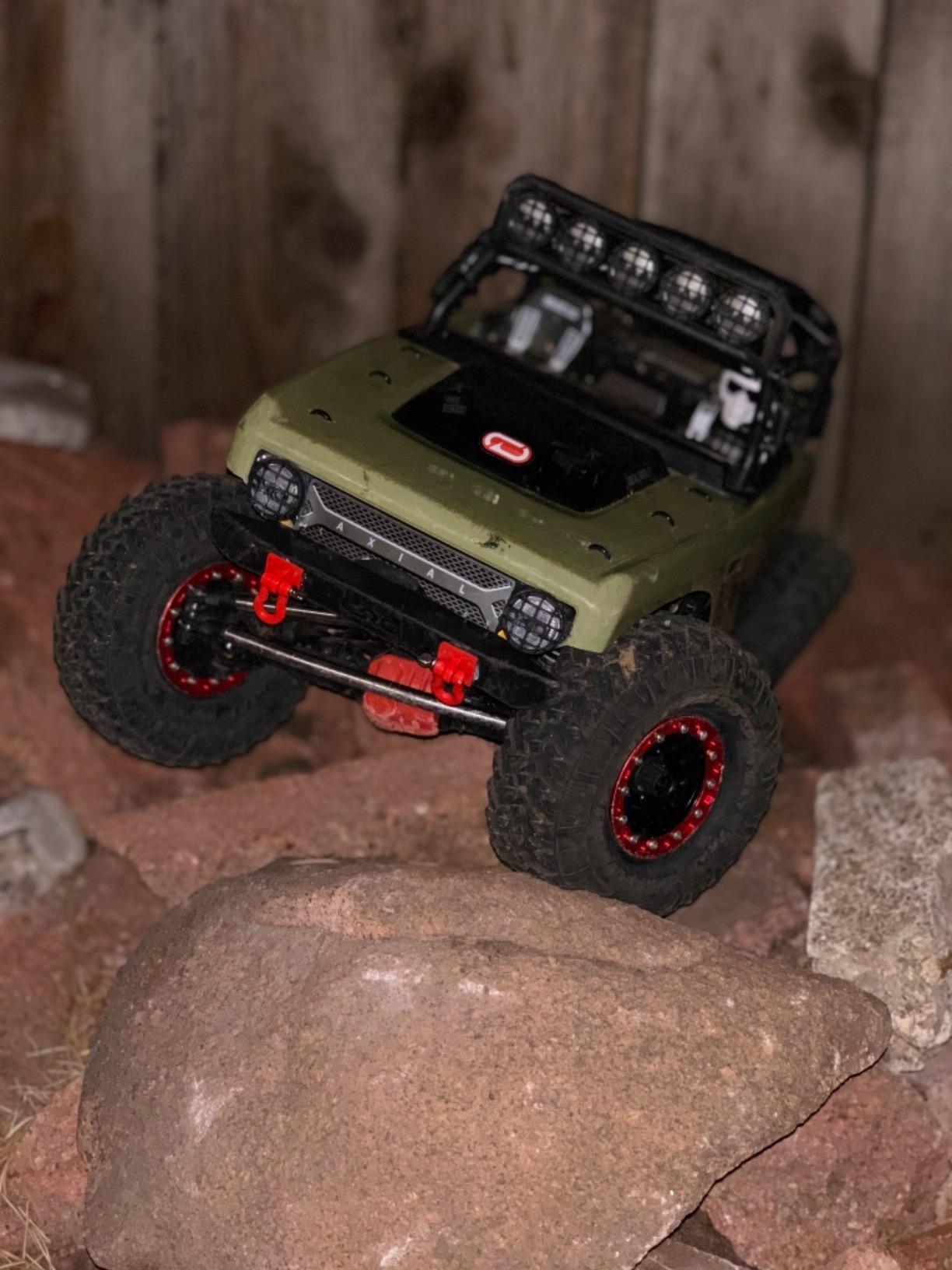 ShareGoo Metal RC Crawler Trailer Tow Hook Hooks Buckle Winch Shackles RC Decorations Accessories Compatible with 1/10 Scale RC Crawler Truck TRX4 D90 SCX10 Climbing Car (Red) customer photo 1