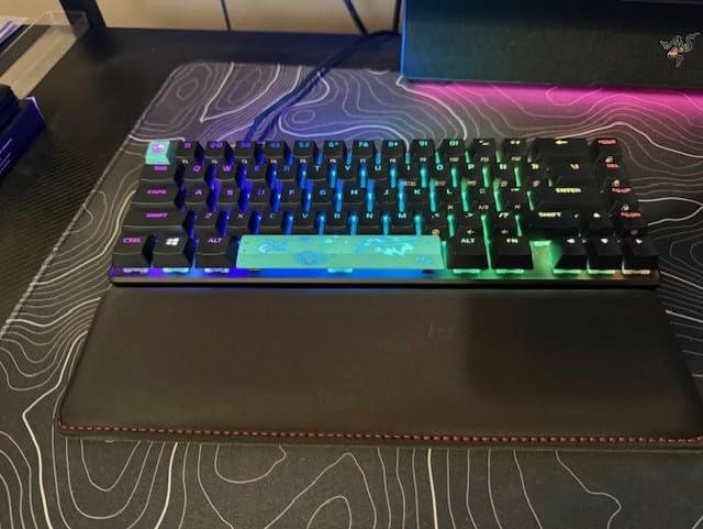 HyperX Wrist Rest - Full Sized - Cooling Gel - Memory Foam - Anti-Slip - Ergonomic - Keyboard Accessory, Black customer photo 2