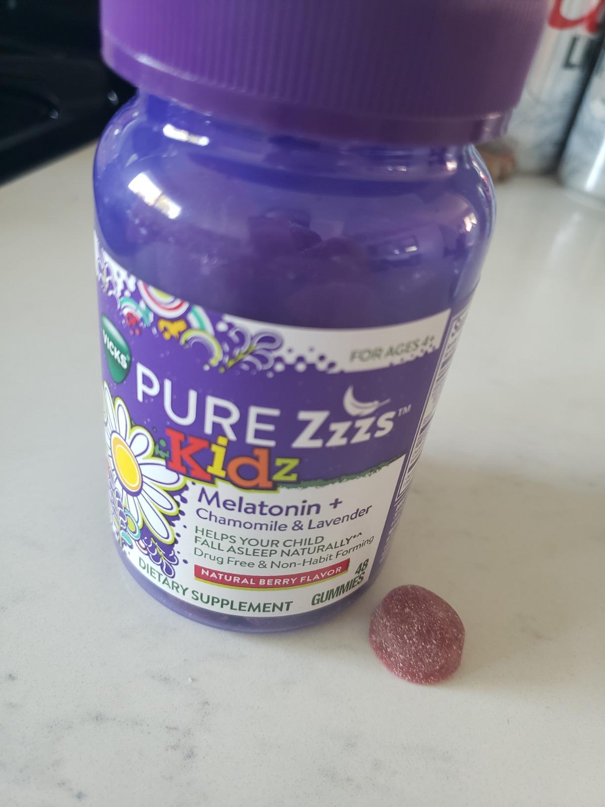 VICKS PURE Zzzs Kidz, Melatonin Sleep Aid Gummies for Kids and Children, Helps Your Child Fall Asleep Naturally, Low Dose Melatonin, 48 Gummies customer photo 2
