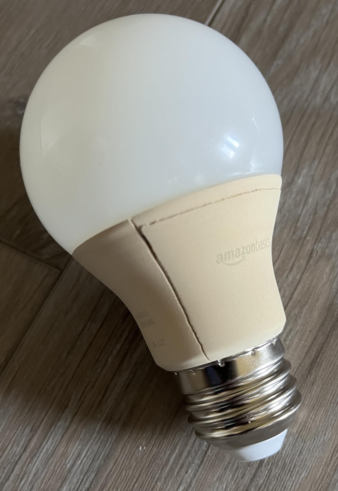 Amazon Basics A19 LED Light Bulbs, 60 Watt Equivalent, Energy Efficient 9W, E26 Standard Base, Soft White 2700K, Dimmable, 10,000 Hour Lifetime , 6-Pack customer photo 2
