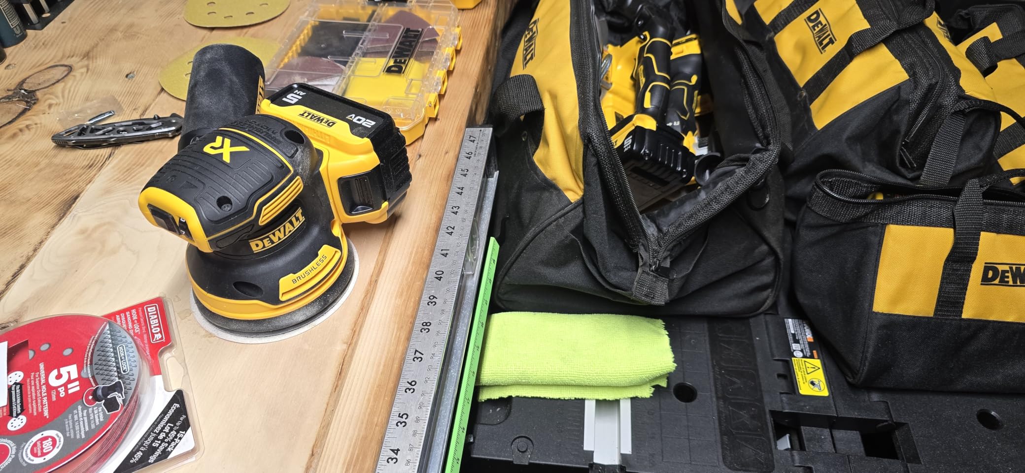 DEWALT 20V MAX Orbital Sander, Tool Only (DCW210B) | Brushless motor, dust collection customer photo 1