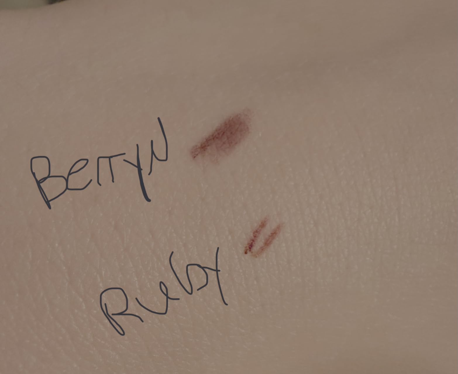 e.l.f. No Budge Retractable Eyeliner, Creamy, Ultra-Pigmented & Waterproof, Creates Bold & Defined Lines, Vegan & Cruelty-Free, Black customer photo 2