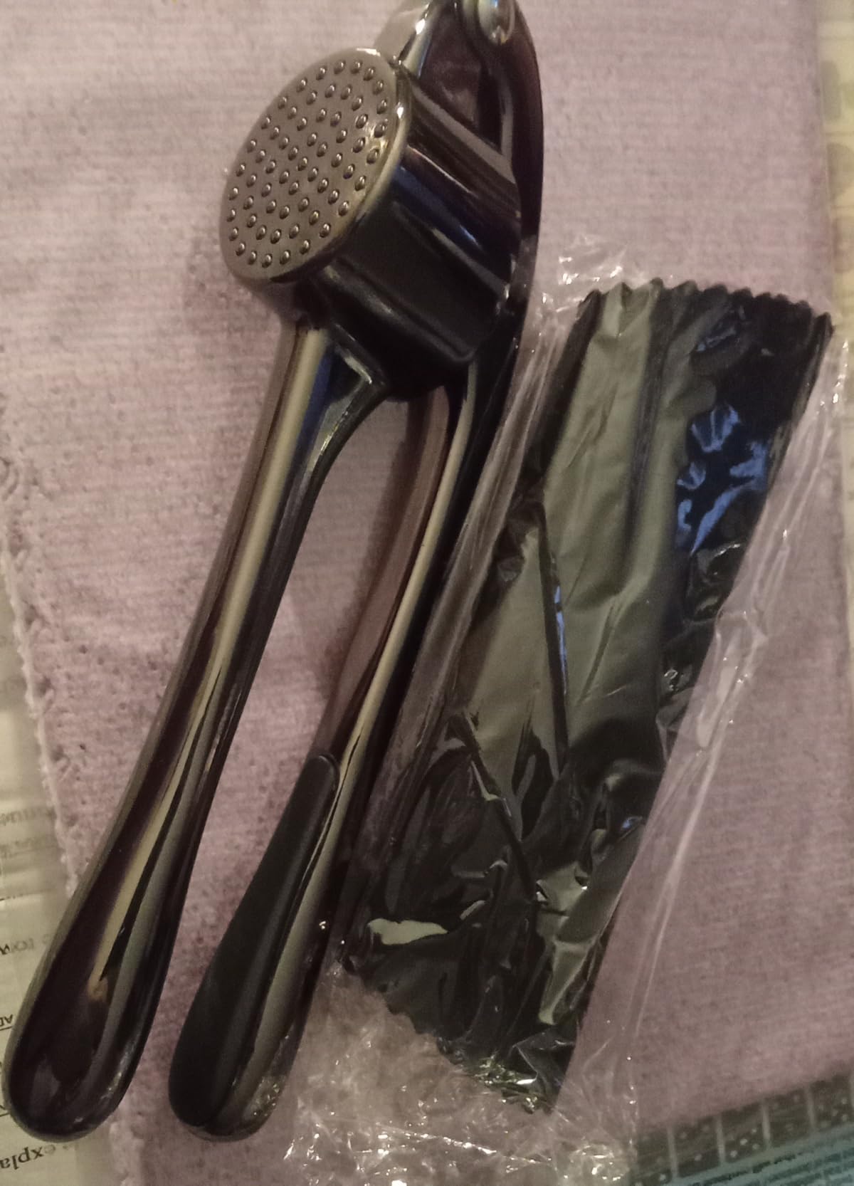 Zulay Kitchen Premium Garlic Press Set - Rust Proof Professional Garlic Mincer Tool - Easy-Squeeze, Easy-Clean with Soft, Ergonomic Handle - Silicone Garlic Peeler & Brush (Silver) customer photo 2