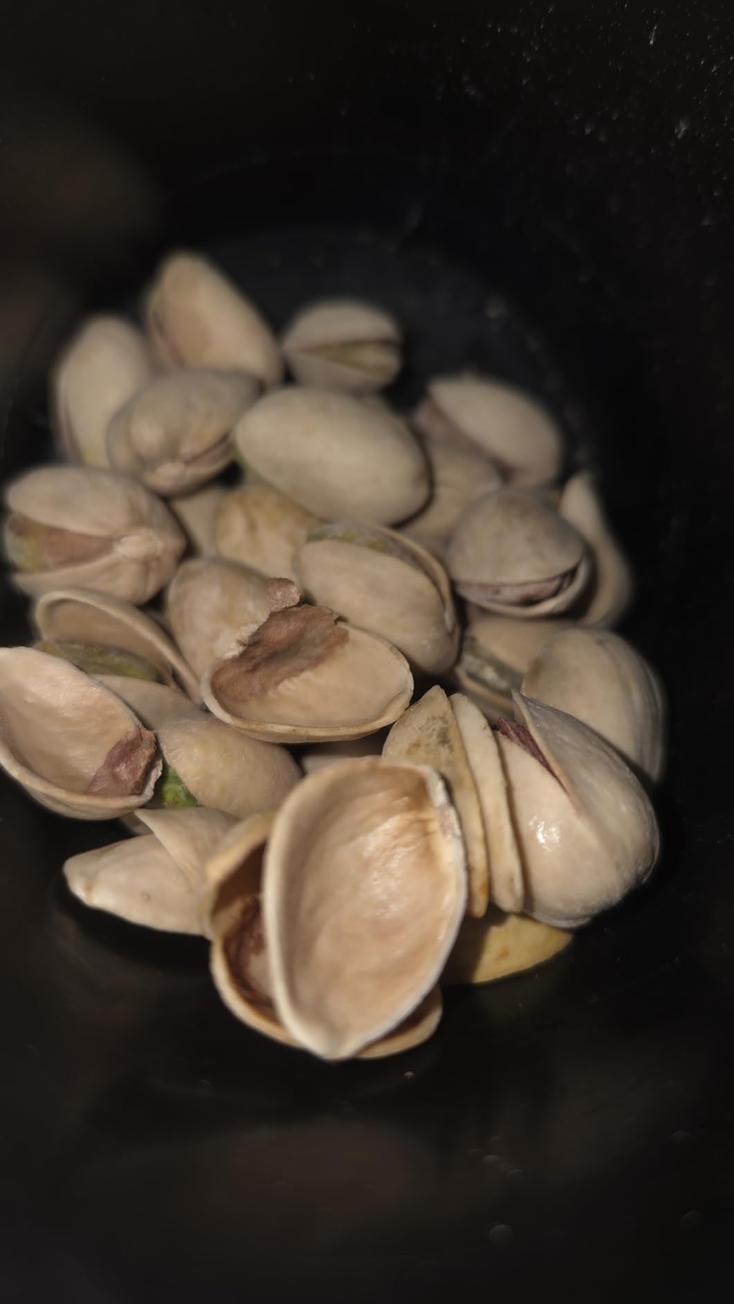 Yupik Dry Roasted Salted Pistachios, In Shell, 2.2 lb (35.2 oz), Gluten-Free, Kosher, Crunchy Nuts from California, Lightly Salted, Oil-Free, Source of Fiber & Iron, Savory Snack Once Shelled customer photo 1
