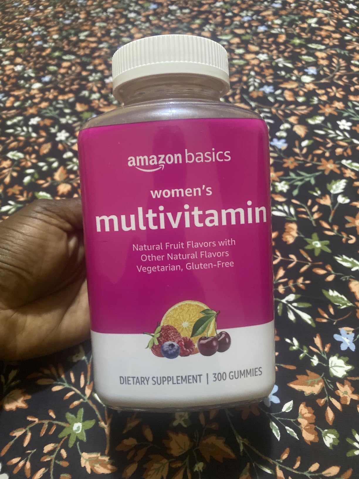 Amazon Basics Women's Multivitamin, Mixed Berry Flavor, Vegetarian & Gluten-Free, 300 Gummies (150 Servings) (Previously Solimo) customer photo 1