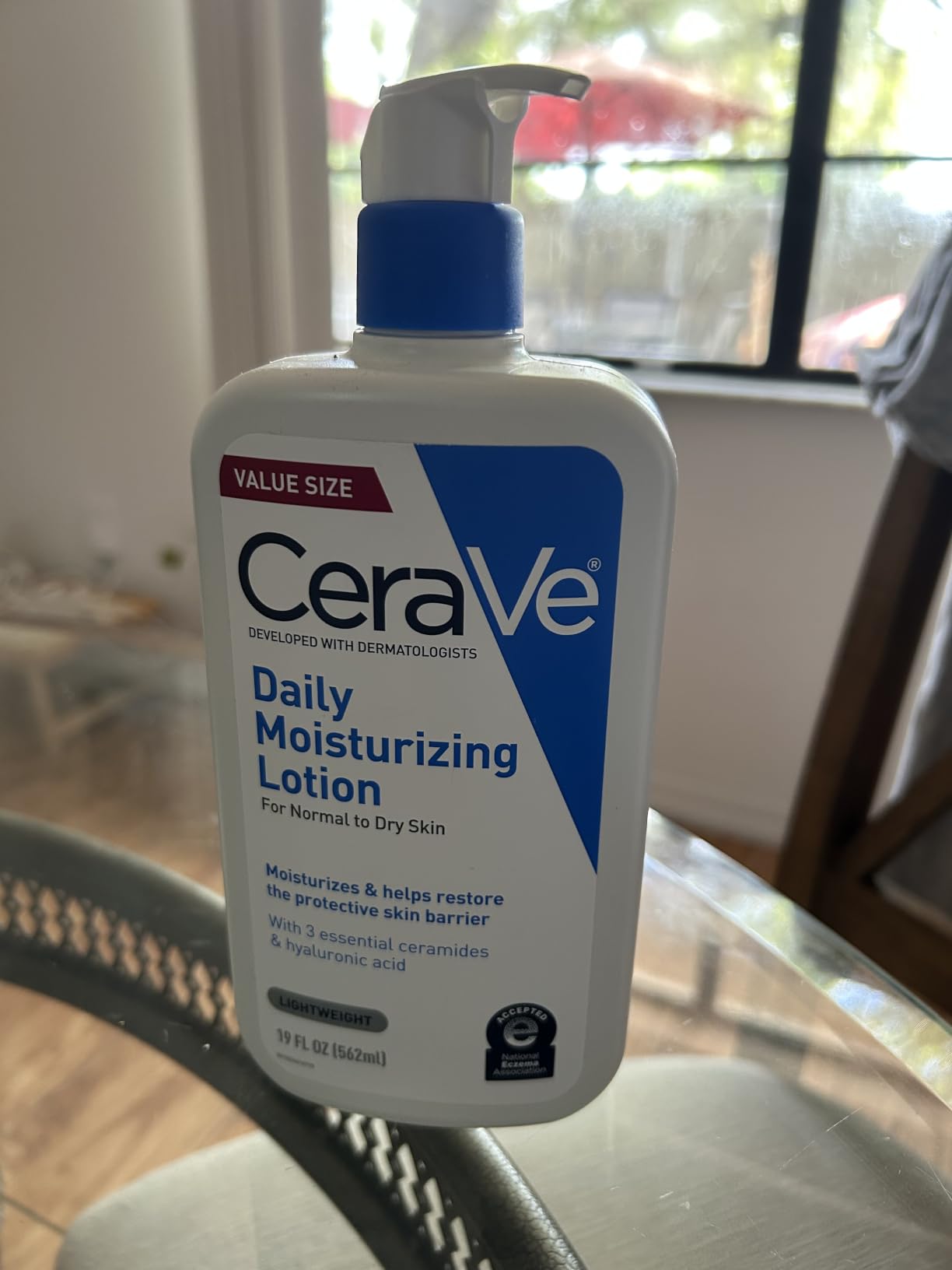 CeraVe Daily Moisturizing Lotion, Face and Body Lotion, Skin care, 19oz customer photo 1