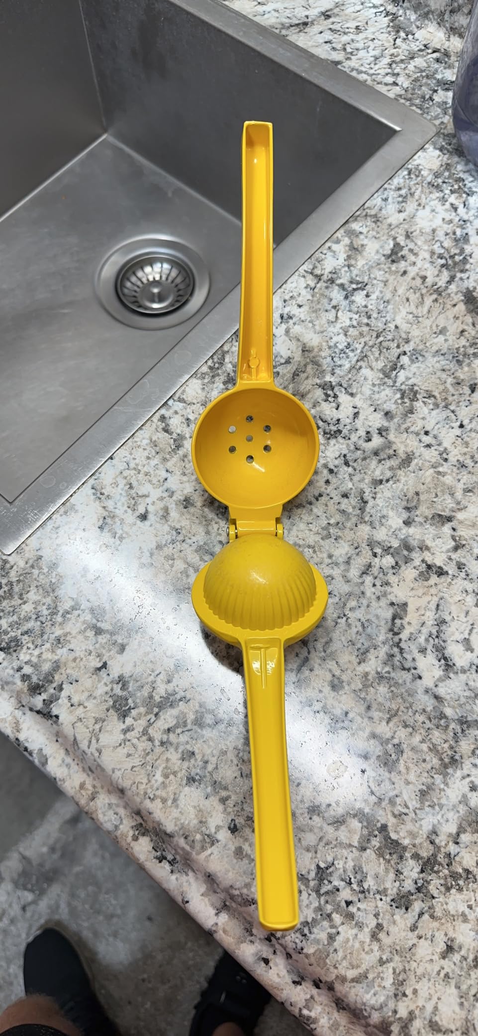Y-ME Manual Juicer Citrus Lemon Squeezer, Fruit Juicer Lime Press Metal, Professional Hand Juicer Kitchen Tool(Yellow) customer photo 1