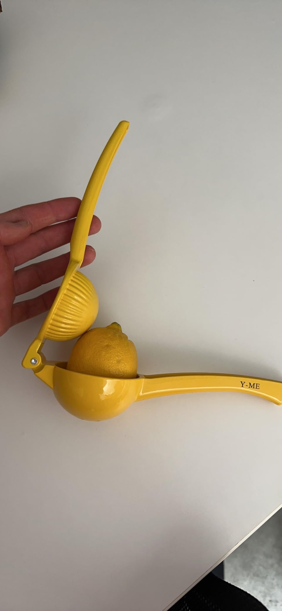 Y-ME Manual Juicer Citrus Lemon Squeezer, Fruit Juicer Lime Press Metal, Professional Hand Juicer Kitchen Tool(Yellow) customer photo 2