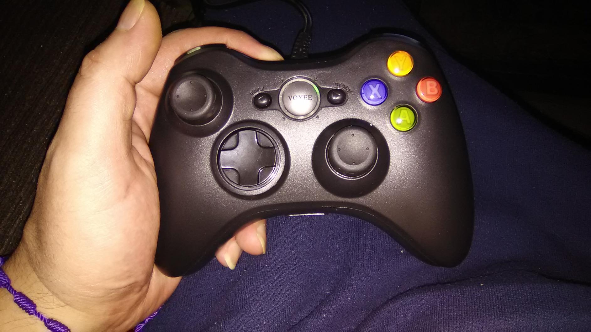 VOYEE PC Controller, Wired Compatible with Xbox 360 & Slim/Windows 10/8/7 customer photo 1