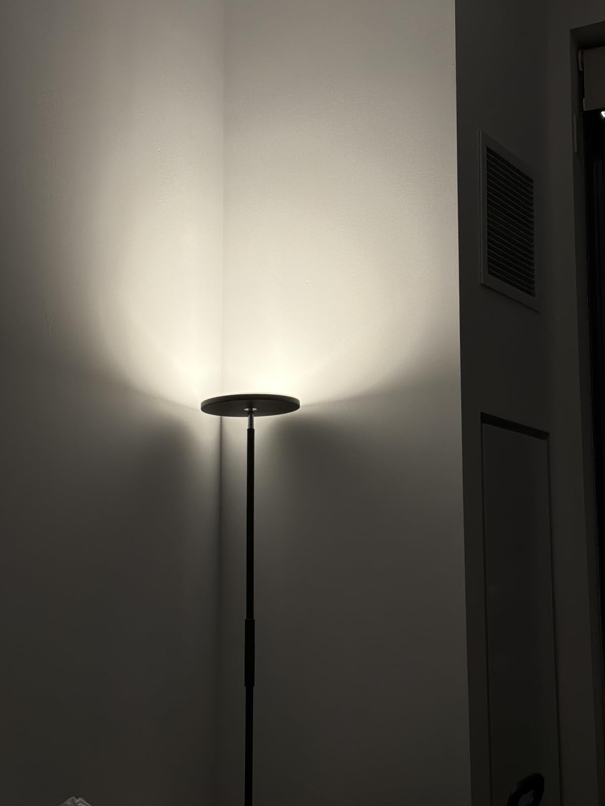 JOOFO LED Torchiere Floor Lamp with Remote, Stepless Dimmable Black customer photo 1