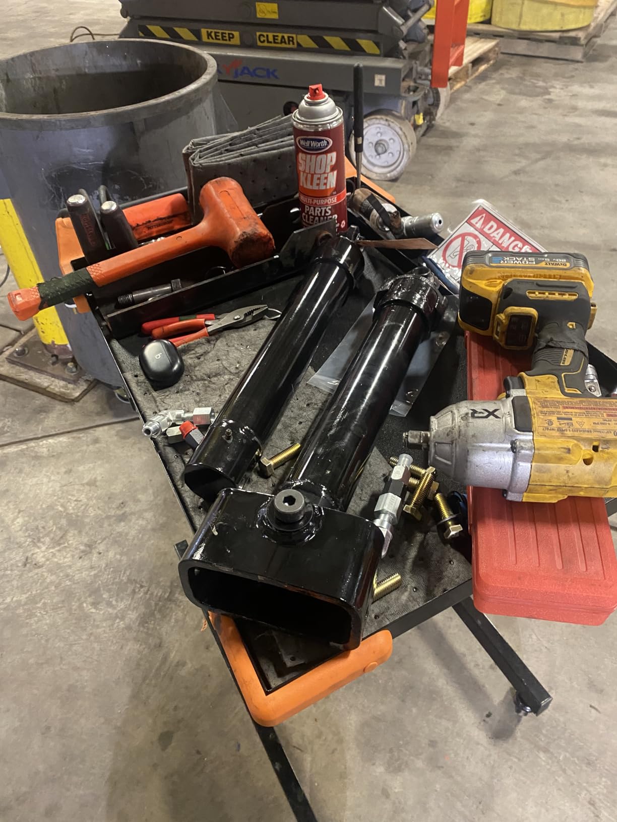 GEARWRENCH Adjustable Height Mobile Work Table 35 To 48