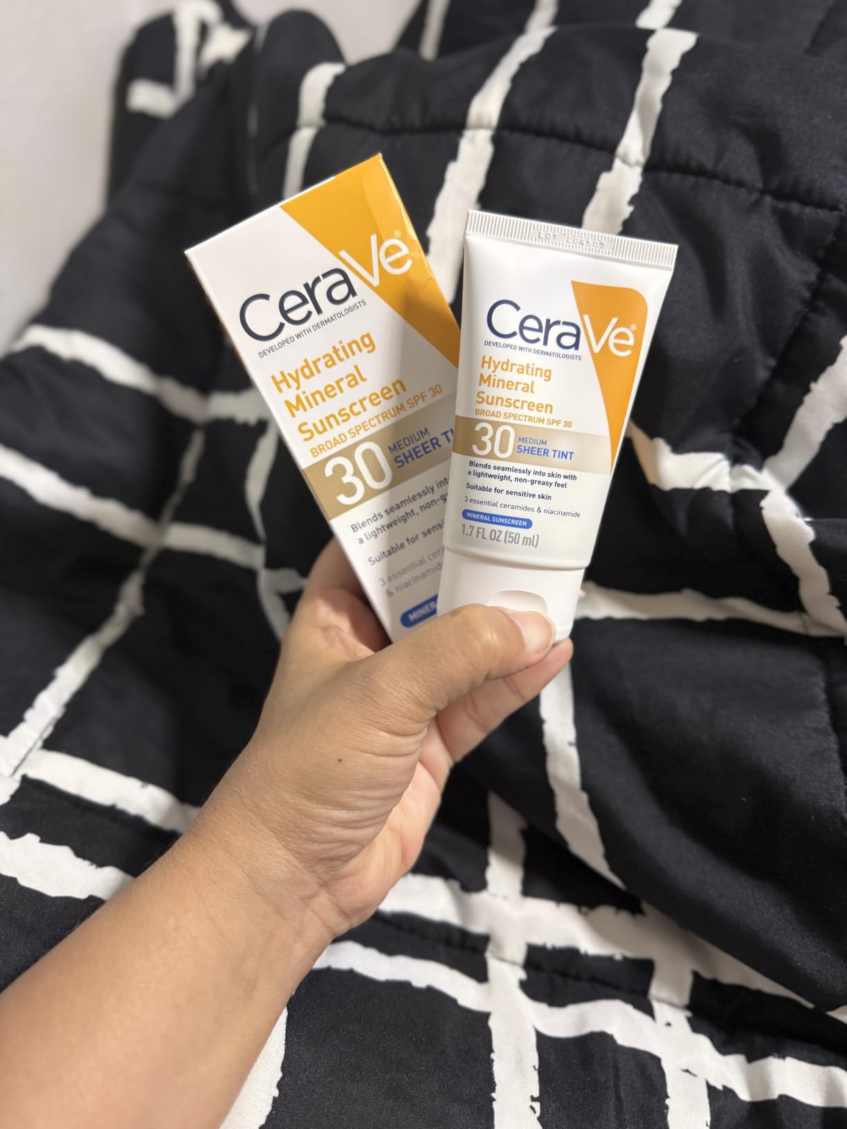 CeraVe Tinted Sunscreen for Face, Mineral SPF 30 Moisturizer, Medium, 1.7oz customer photo 1
