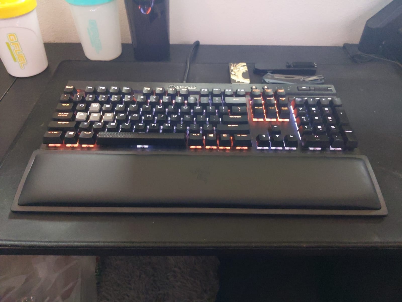 Razer Ergonomic Wrist Rest for Full-Sized Keyboards, Classic Black customer photo 1