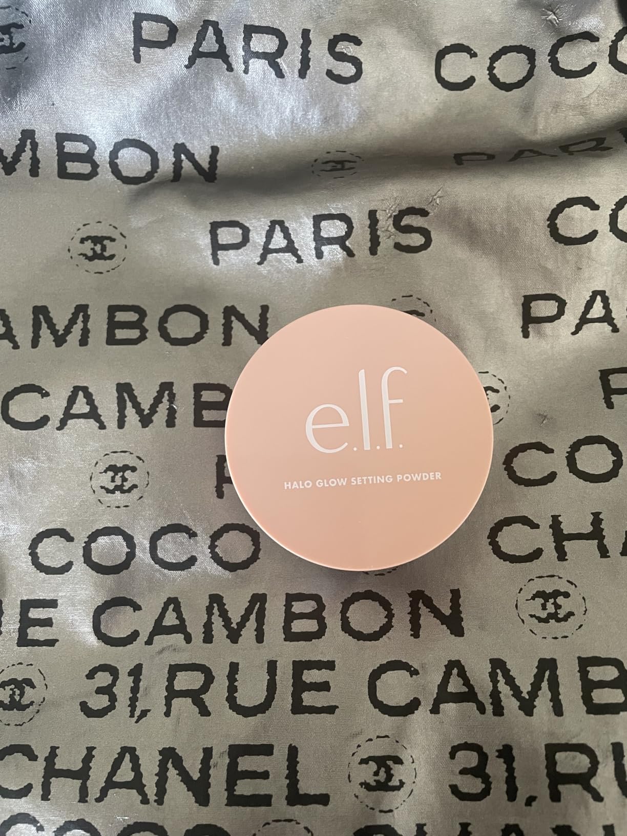 e.l.f. Halo Glow Soft Focus Setting Powder, Silky & Creates Soft Glow Without Shine, Smooths Pores & Lines, Vegan & Cruelty-Free, Light customer photo 1