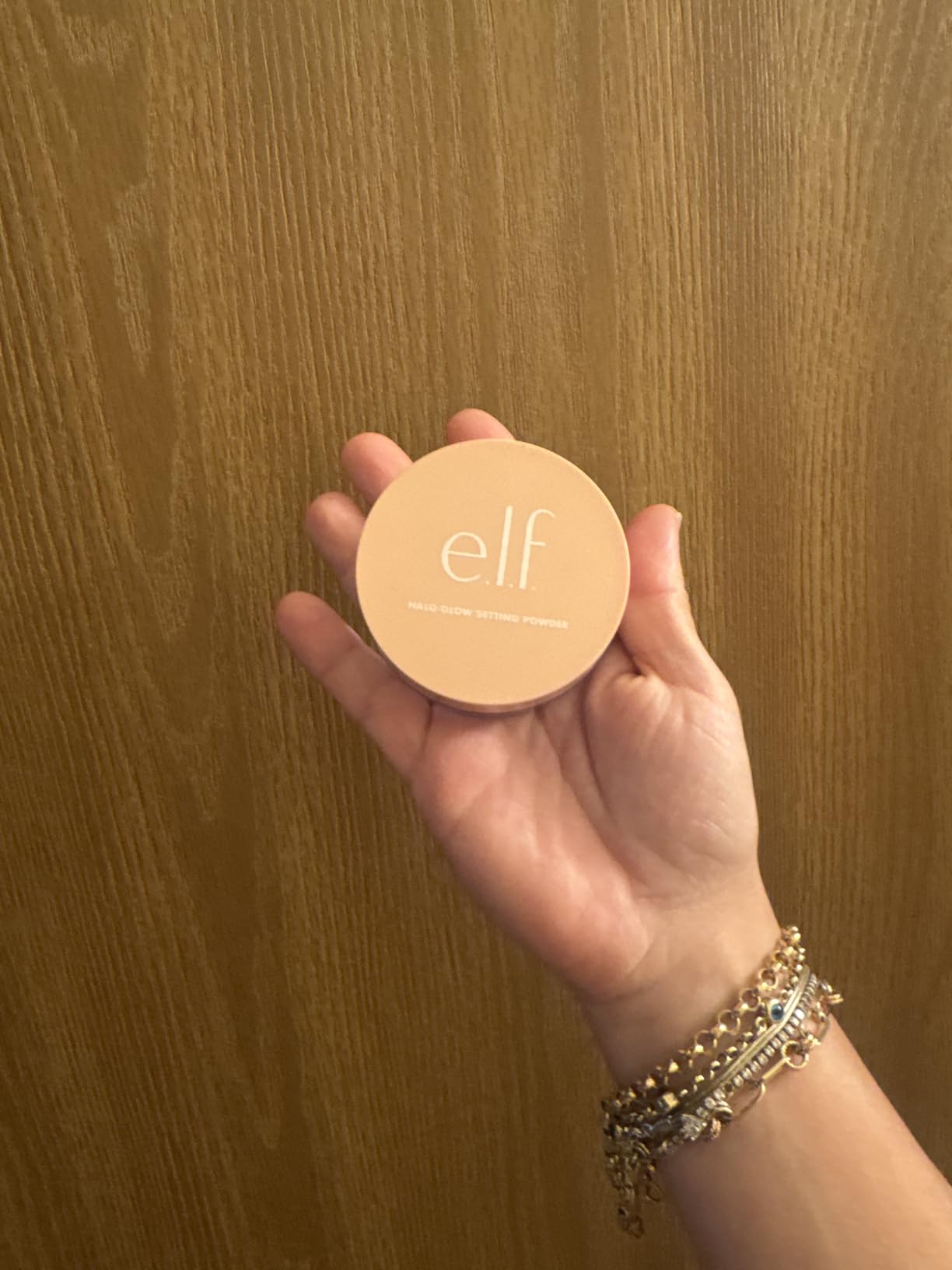 e.l.f. Halo Glow Soft Focus Setting Powder, Silky & Creates Soft Glow Without Shine, Smooths Pores & Lines, Vegan & Cruelty-Free, Light customer photo 2