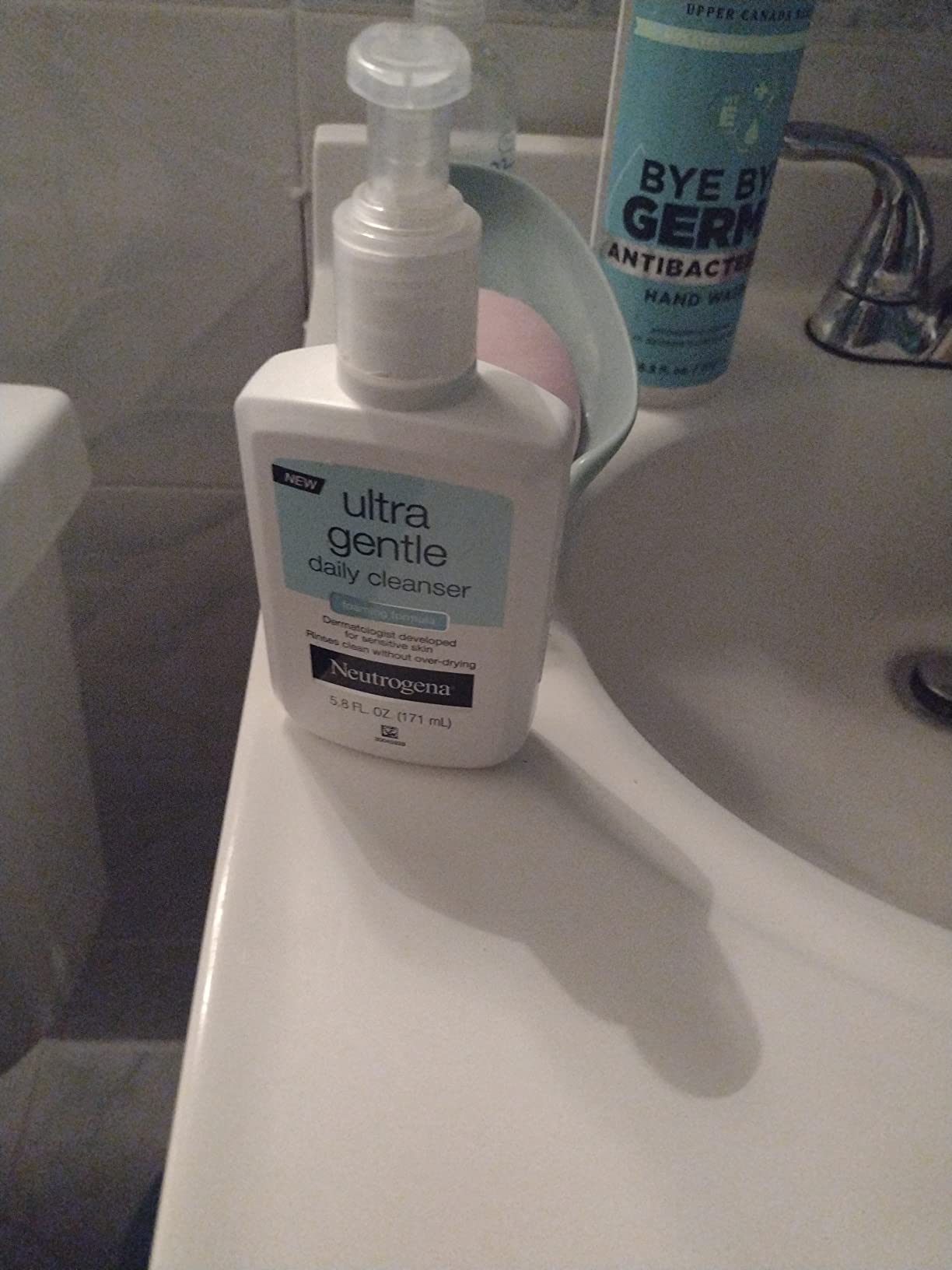 Neutrogena Ultra Gentle Foaming Facial Cleanser, Fragrance-Free, 5.8 fl oz customer photo 2