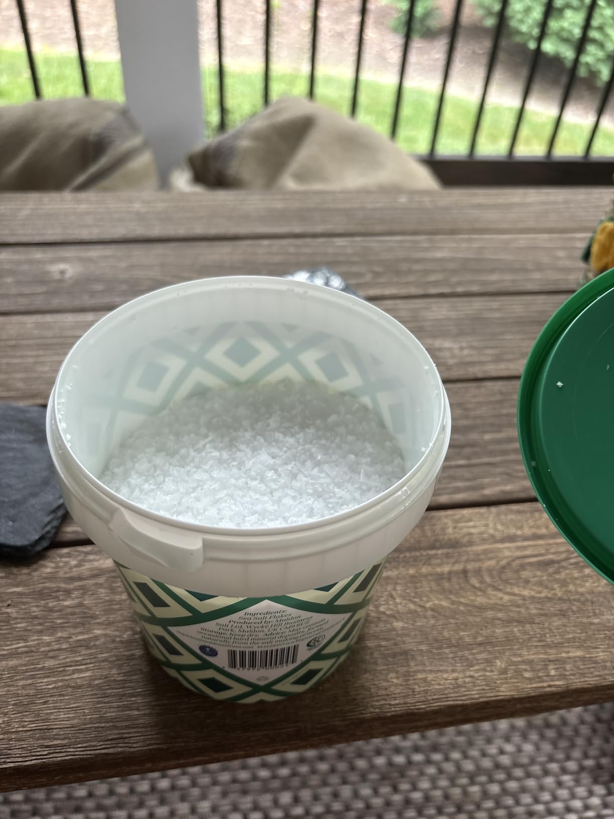 Maldon Salt, Sea Salt Flakes, 20 oz (570 g), Resealable Tub – Kosher, Natural, Unique Gourmet Pyramid Shaped Salt Flakes, Perfect for a Wide Range of Dishes, Hand-Harvested for Four Generations customer photo 1