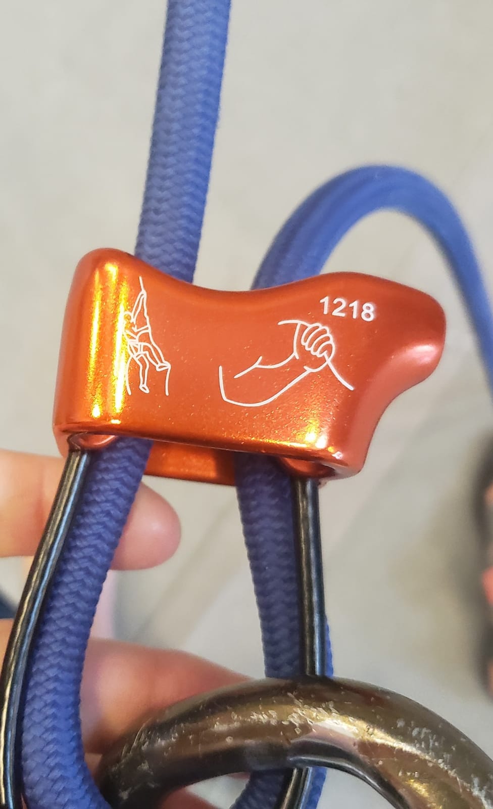 Professional 25KN Rappel ATC Belay Device Aluminum V-grooved Rock Climbing Belay Device Rappelling Descender Safety Equipment customer photo 2