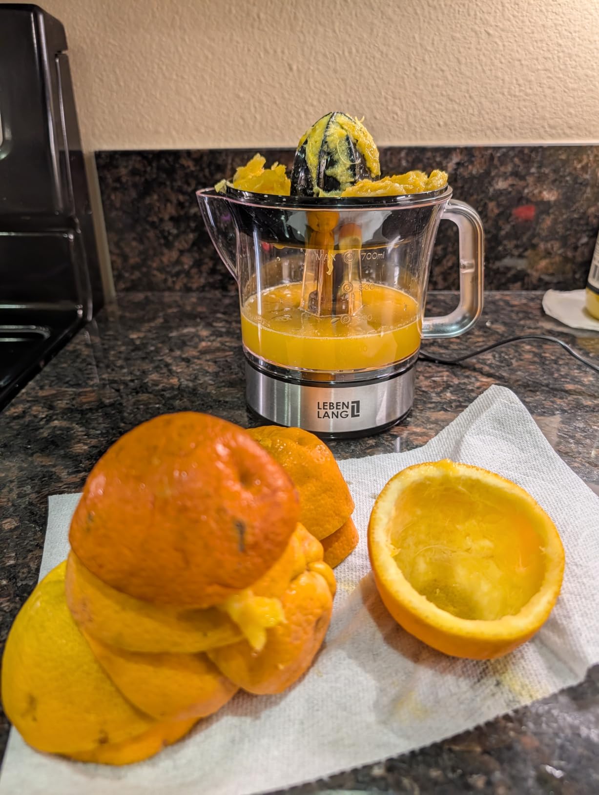 LEBENLANG Orange Juicer Electric - 2 cones & BPA-free I High juice yield & Large Volume I 24oz Lemon Juicer Squeezer I Electric Citrus Juicer Orange Juice Press Juicers Exprimidor De Naranjas Limones customer photo 2