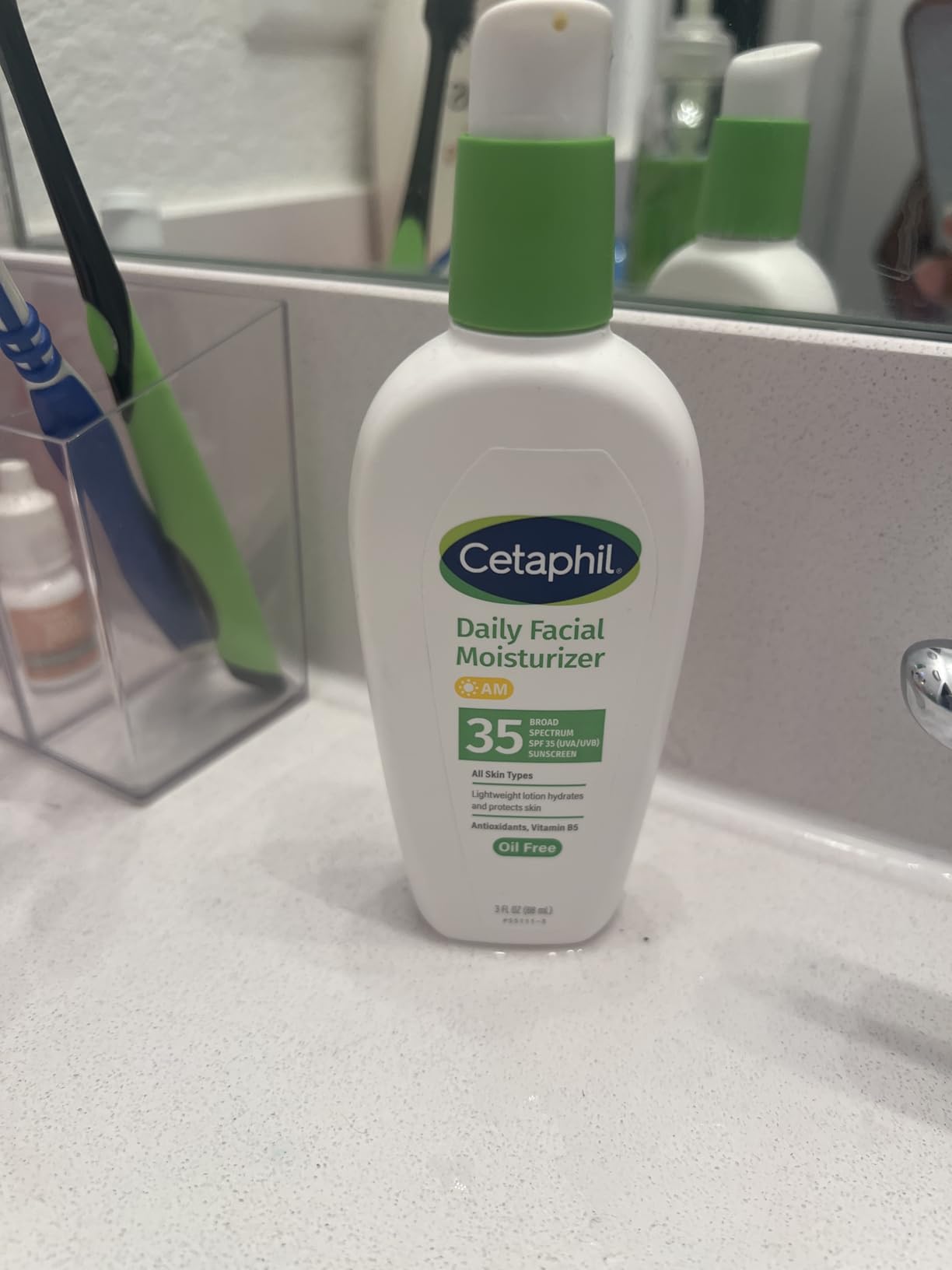 Cetaphil Daily Oil-Free Facial Moisturizer with Sunscreen, SPF 35, Fragrance Free, 3 fl oz (88 ml) customer photo 1
