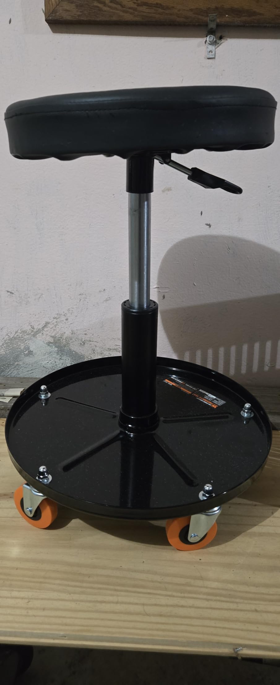 WEN 73012T 300-Pound Capacity Pneumatic Rolling Mechanic Stool customer photo 2