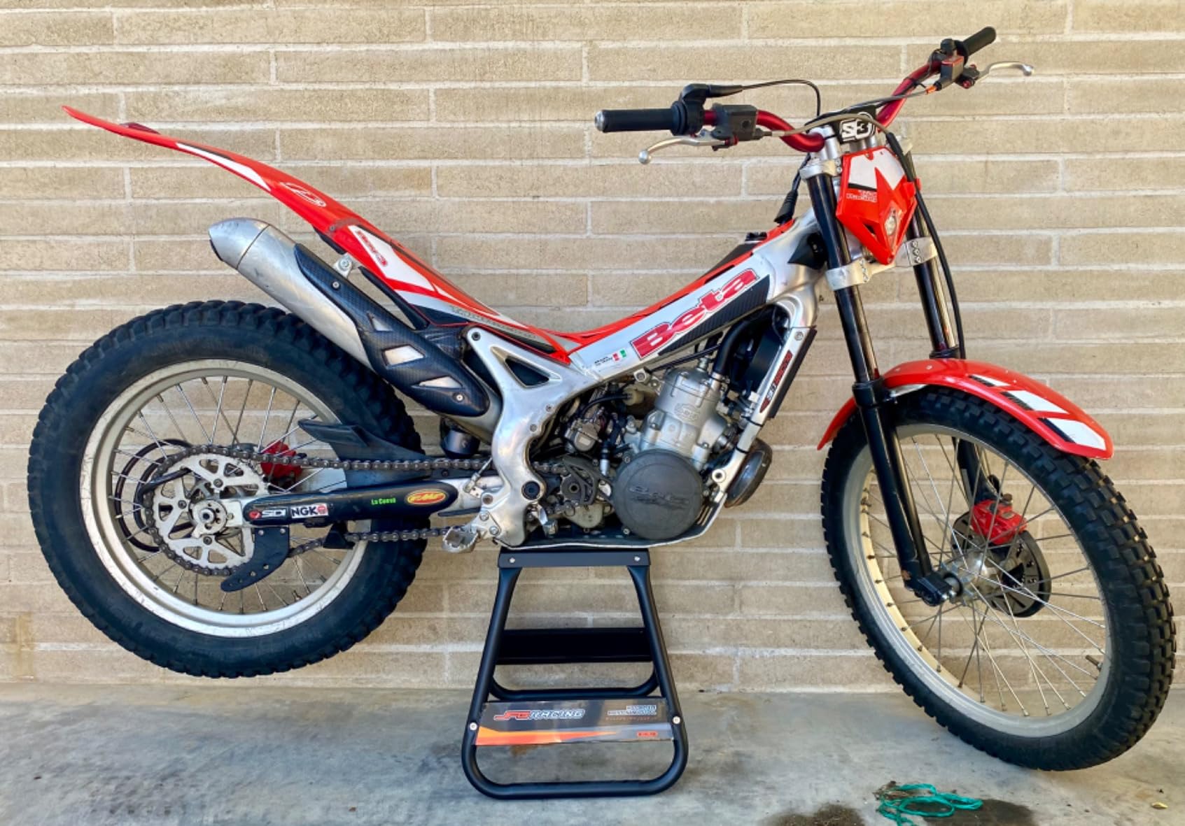 JFG RACING Detachable Dirt Bike Stand,Universal Motorcycle Lift Jack customer photo 1