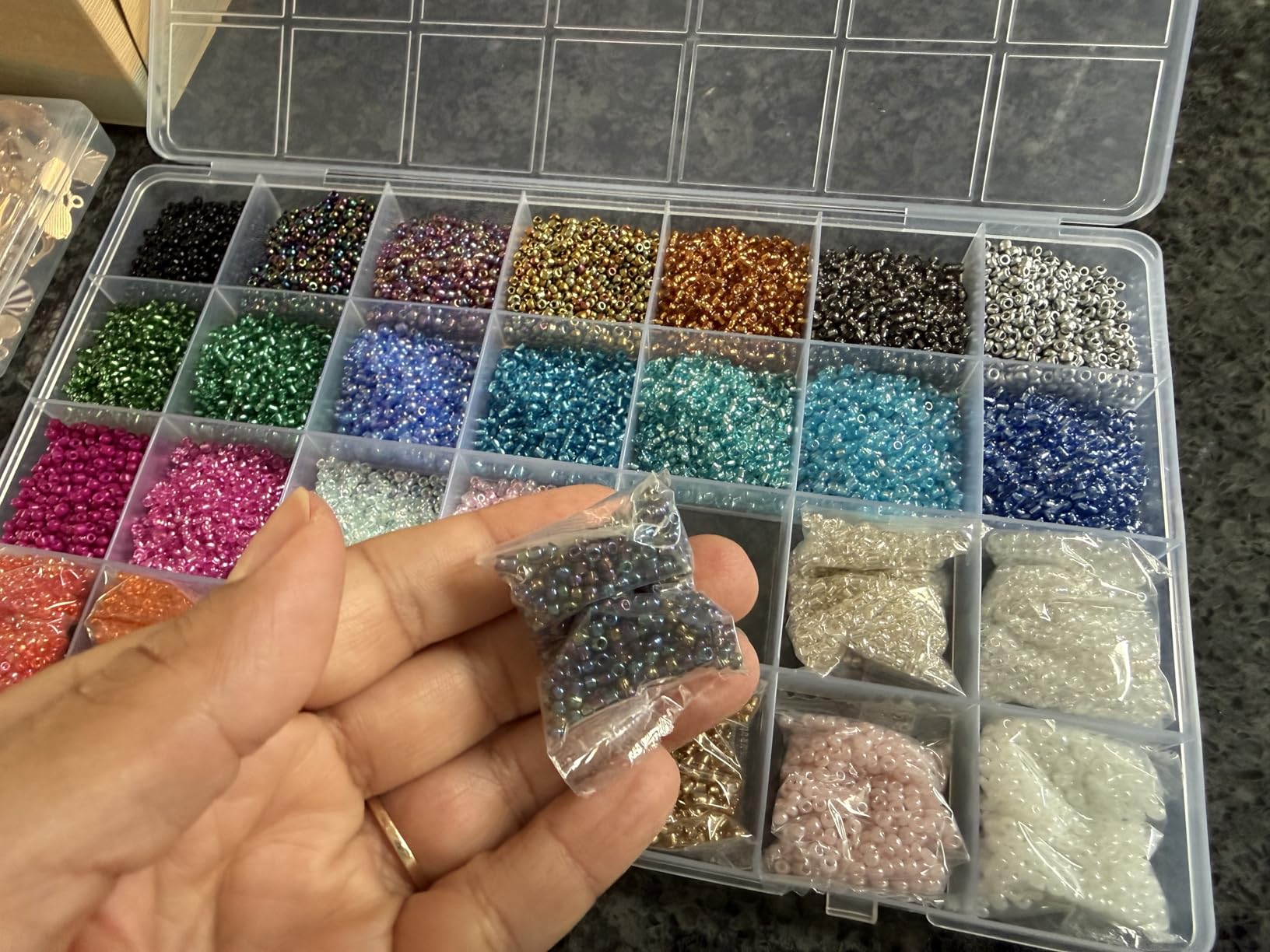 Ybxjges 24000Pcs 2mm Glass Seed Beads Kit, with 28 Colors Small Beads Kit for Girls,Women and Adults,Bracelets, Necklaces,Earring,Jewelry Making Supplies customer photo 1