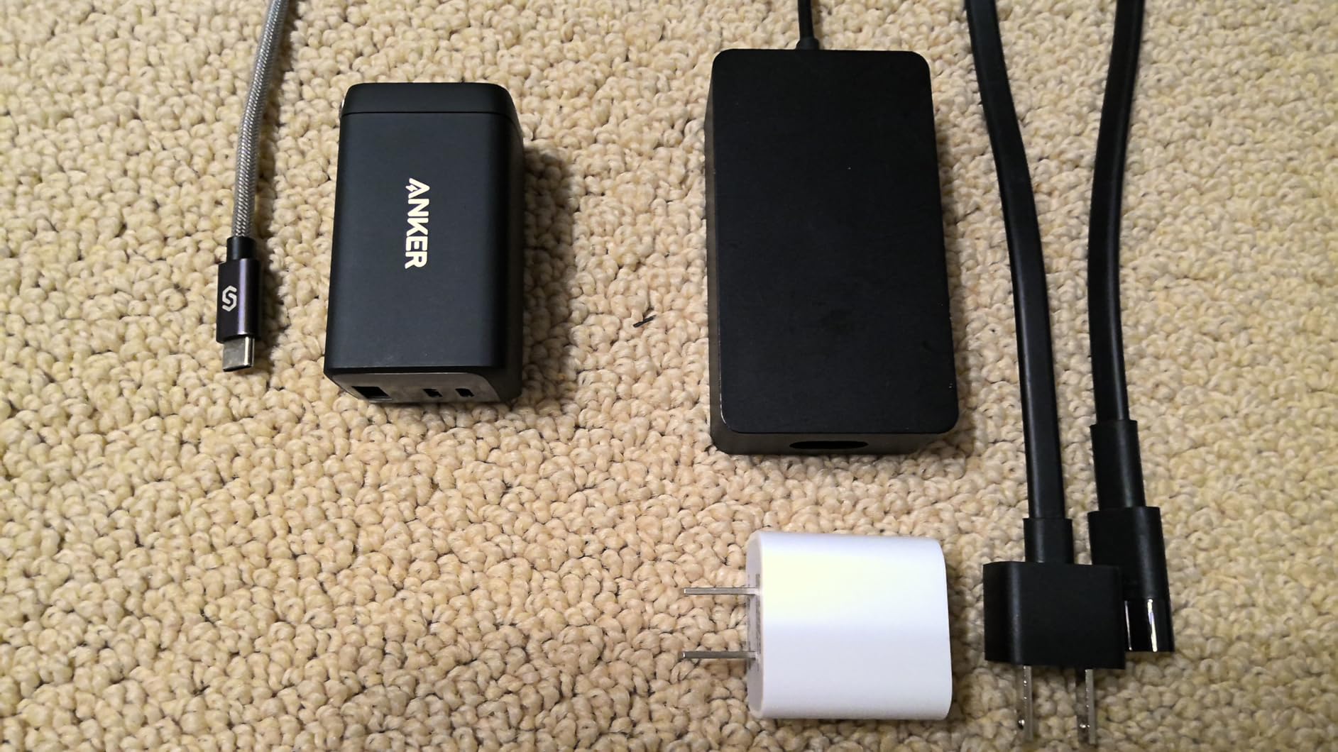 Anker Charger, 65W 3-Port Fast Compact Foldable USB C Charger Block for MacBook Pro/Air, iPad Pro, Galaxy S20, Dell XPS 13, Note 20/10+, iPhone 17 Series, Steam Deck, and More customer photo 1