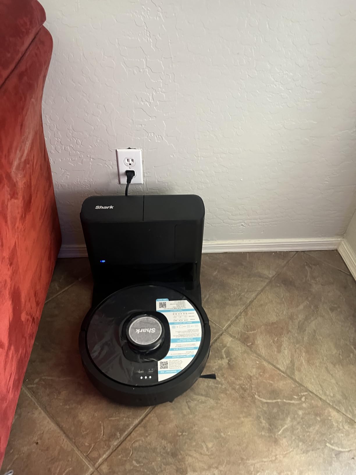 Shark AV2501S AI Ultra Robot Vacuum, with Matrix Clean, Home Mapping, 30-Day Capacity HEPA Bagless Self Empty Base, Perfect for Pet Hair, Wifi, Dark Grey customer photo 2