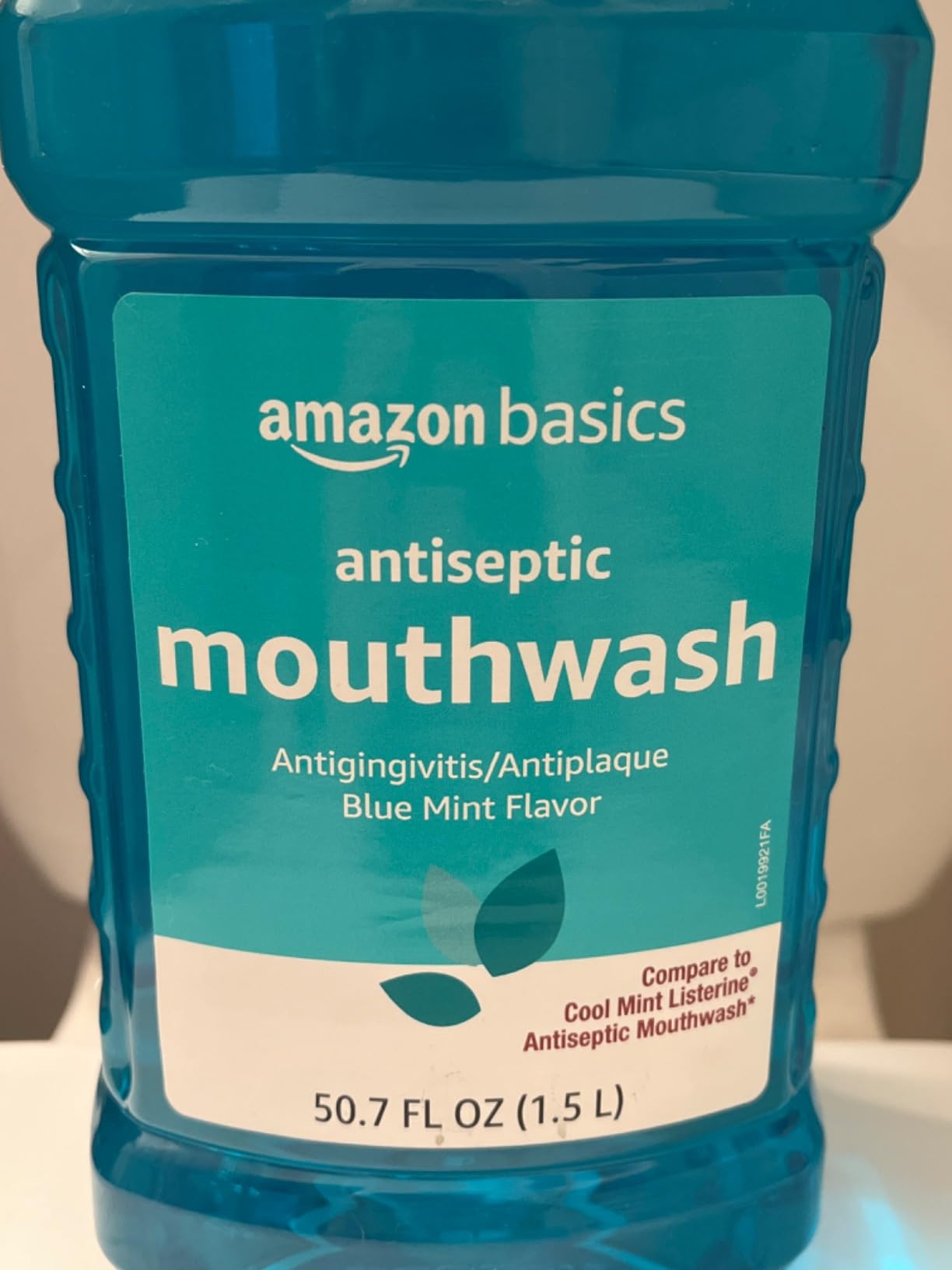 Amazon Basics Antiseptic Mouthwash, Blue Mint, Fights Bad Breath, Plaque and Gingivitis, 1 Liter, 33.8 Fl Oz, 1-Pack (Previously Solimo) customer photo 2