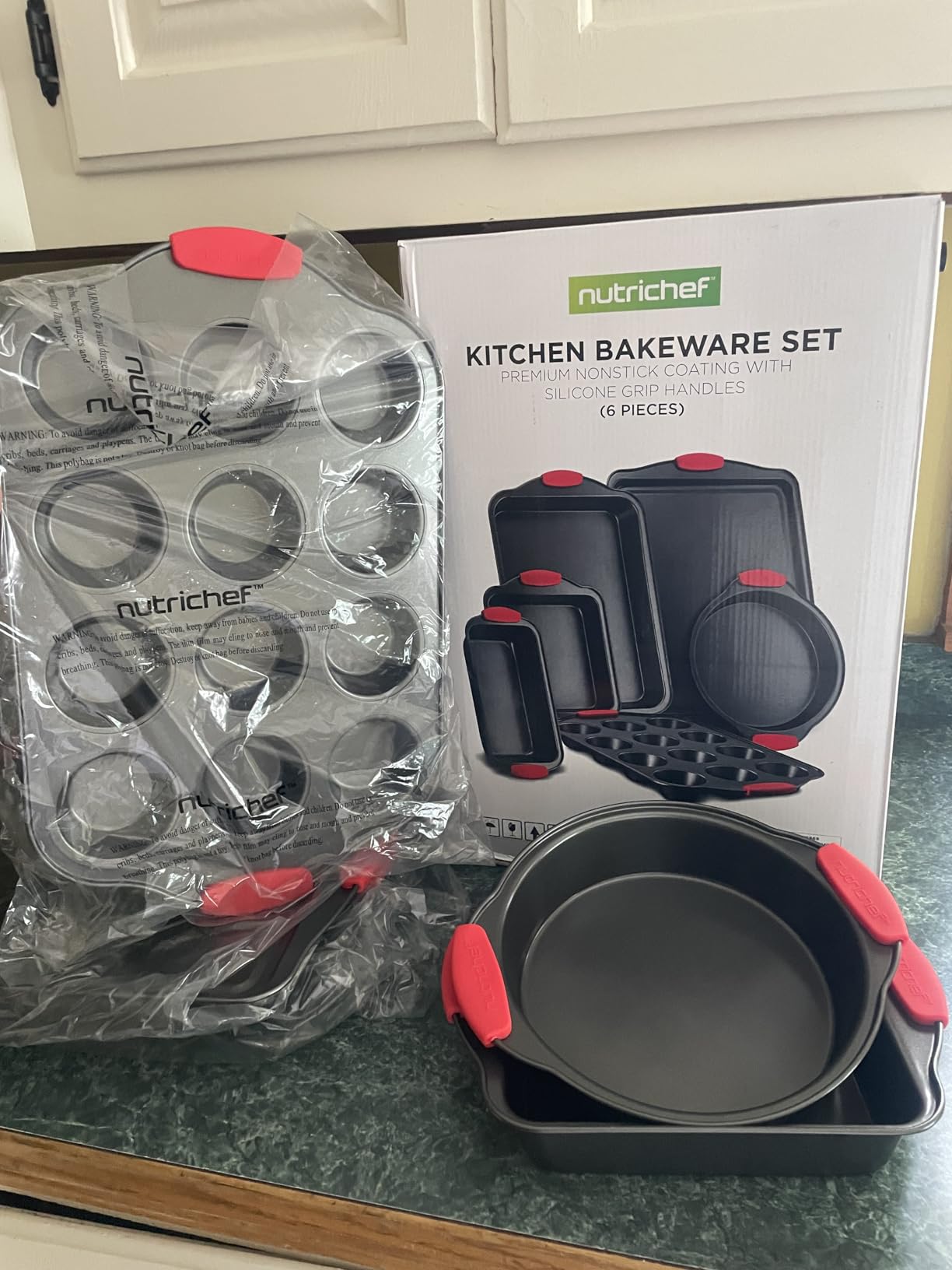 NutriChef 21-Piece Nonstick Cookware Set - PTFE/PFOA/PFOS Free Heat Resistant Lacquer Kitchen Ware Pots Pan w/ Cool-Touch Handles, Saucepan, Fry Pans, Lid, Bakeware, For Gas Electric Ceramic Cooktops customer photo 2