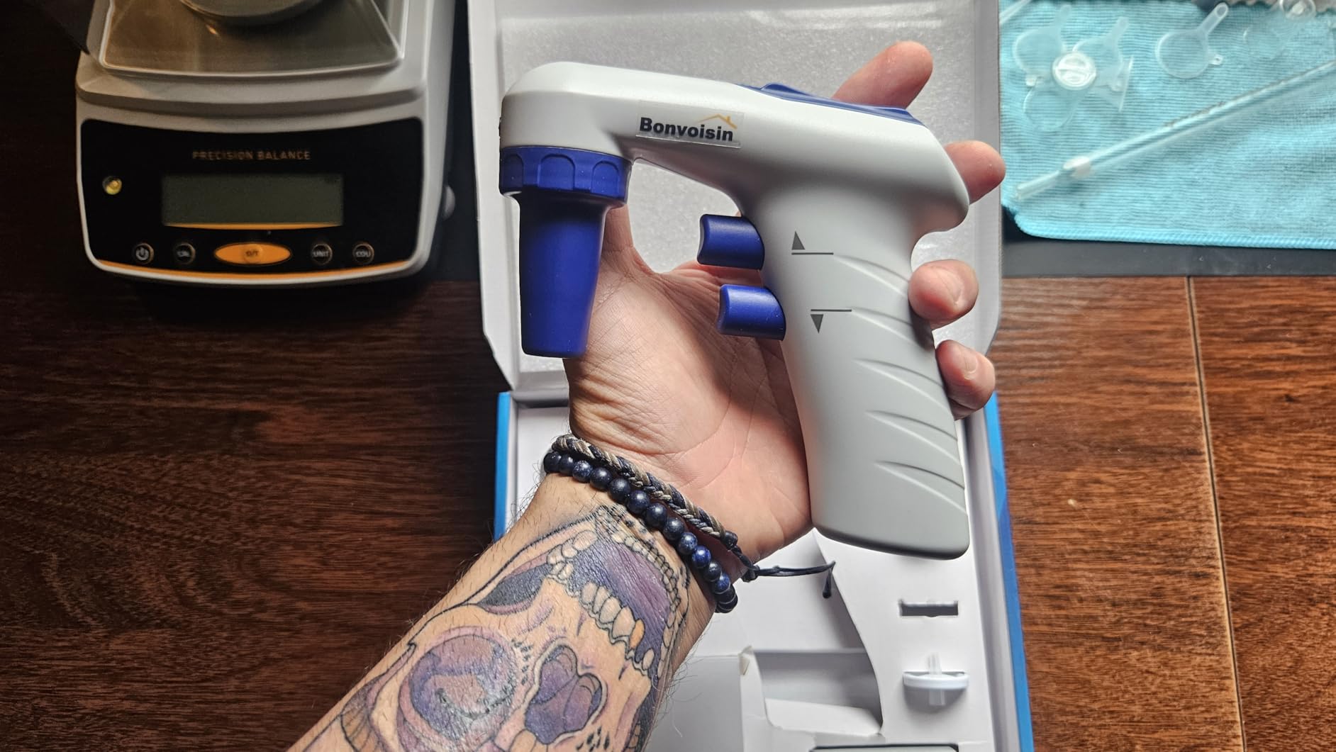 Bonvoisin Electric Pipette Controller 0.1-100ml Pipetor Automatic Motorized Pipette Filler for Biochemical Lab Speed Adjustable customer photo 1