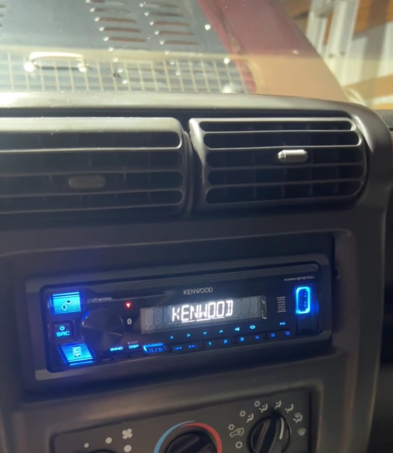 KENWOOD KMM-BT270U Bluetooth Digital Media Car Stereo Receiver with USB Port – AM/FM Radio, MP3 Player, High Contrast LCD, Detachable Face Plate, Single DIN, 13-Band EQ customer photo 2