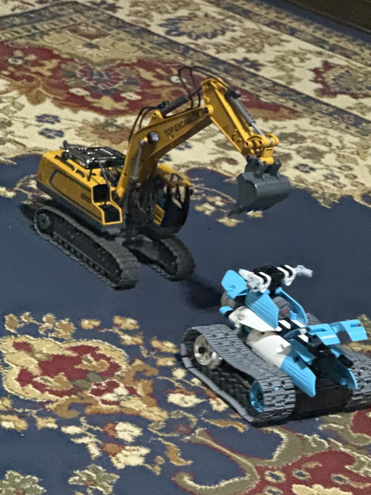 KIDMARKT Remote Control Excavator Toy for Boys | 11-Channel Metal Construction Truck with Lights, Dual Batteries, 120-Min Playtime | RC Excavator Toys for Kids Ages 3-12, STEM Gift for Birthday customer photo 2