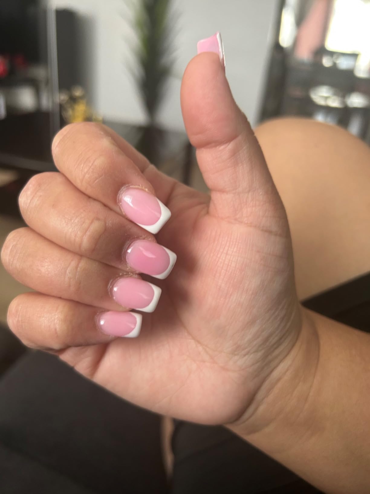 L'OCCITANE Shea Nail & Cuticle Oil, Nourishing Brush-On Moisture for Stronger & Healthier Nails, Hydrating Care for Manicures with Almond Oil, Vegan customer photo 1
