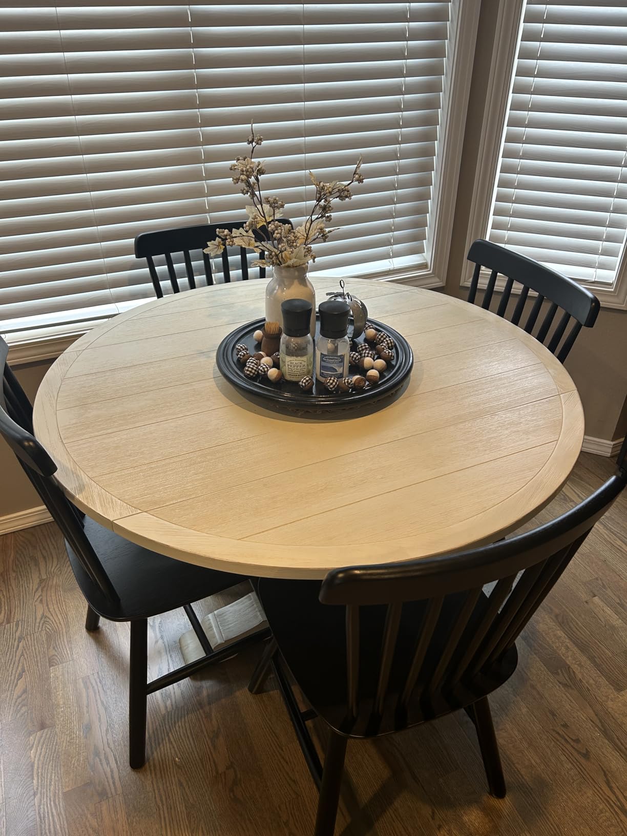 LUE BONA Windsor Dining Chair Set of 4, Spindle Back Wooden Chairs for Kitchen and Dining Room, Restaurant, Cafe, Hotel, Black customer photo 1
