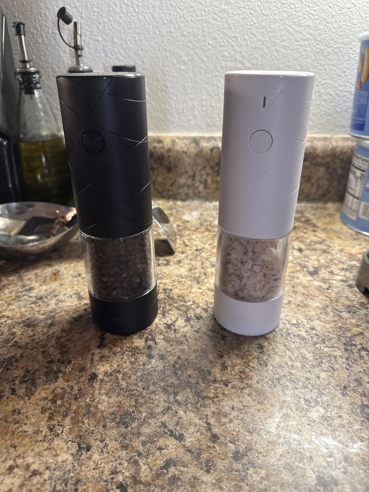 Electric Salt and Pepper Grinder Set, Rechargeable Automatic Salt and Pepper Shakers, Adjustable Coarseness Pepper Grinder with Led, Kitchen Appliances Gifts for Mom(Blackwhite) customer photo 1