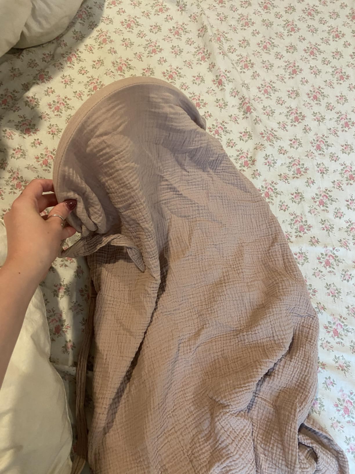 Konssy Muslin Nursing Cover Up for Breastfeeding with Rigid Hoop customer photo 1