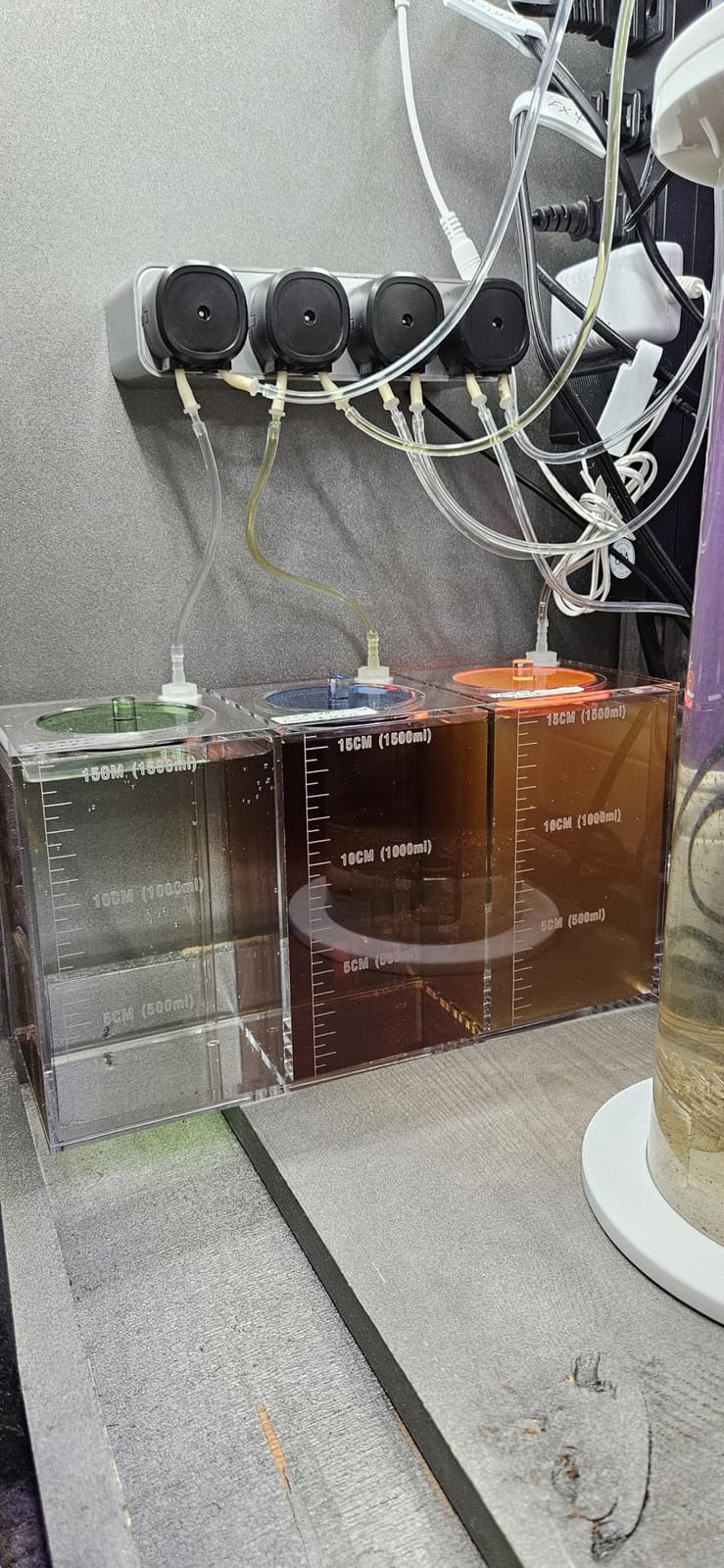 Chihiros Dosing Pump System - 4-Channel Automatic Aquarium Doser with Smart App Operation for Precision Nutrient Delivery, 4 Dosing Containers, Holder & Tubing for Reef Tank & Freshwater Setups customer photo 2