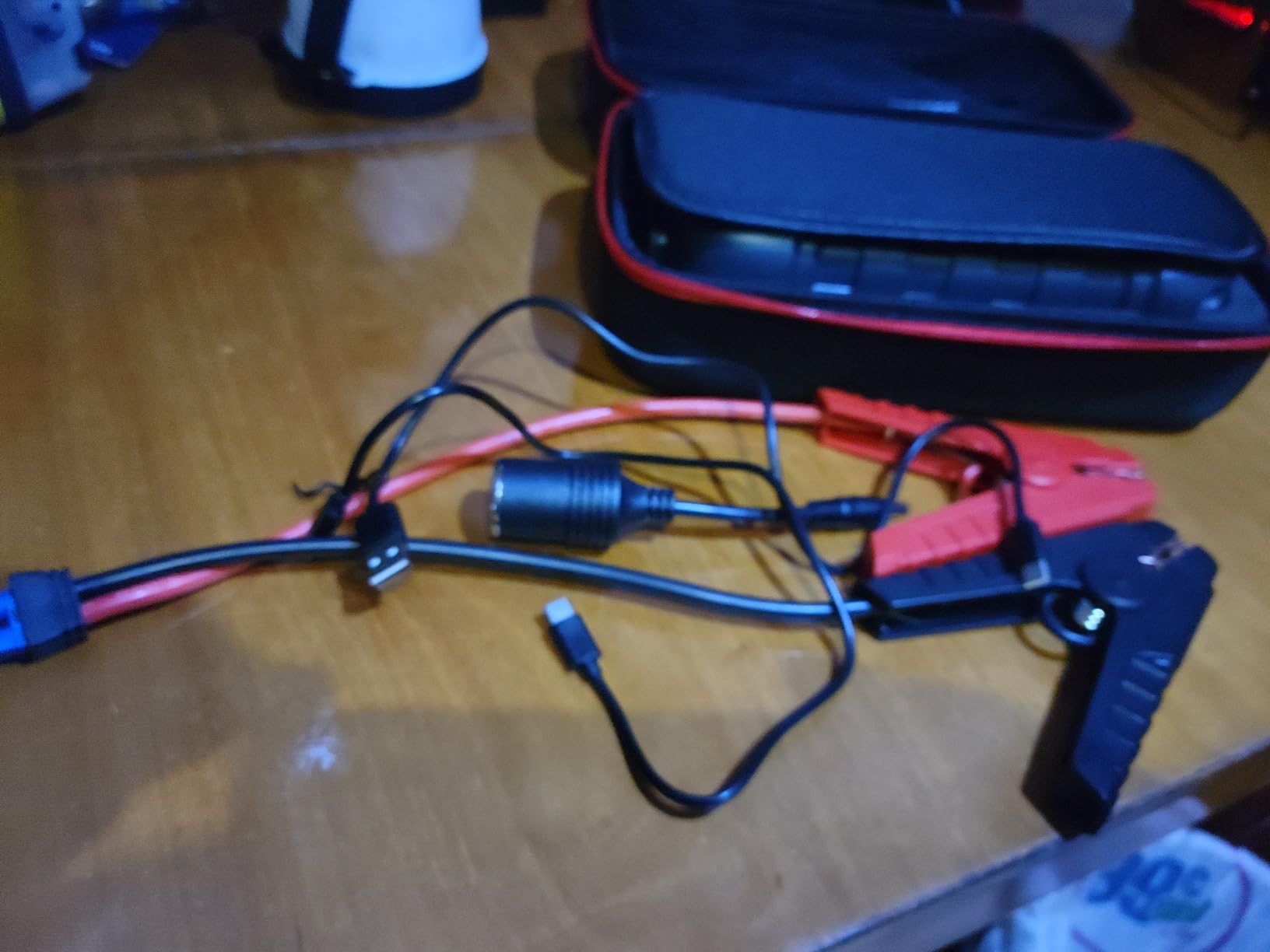 YaberAuto 8000A Jump Starter 99Wh 65W Fast Charging (All Gas/12.0L Diesel) customer photo 2