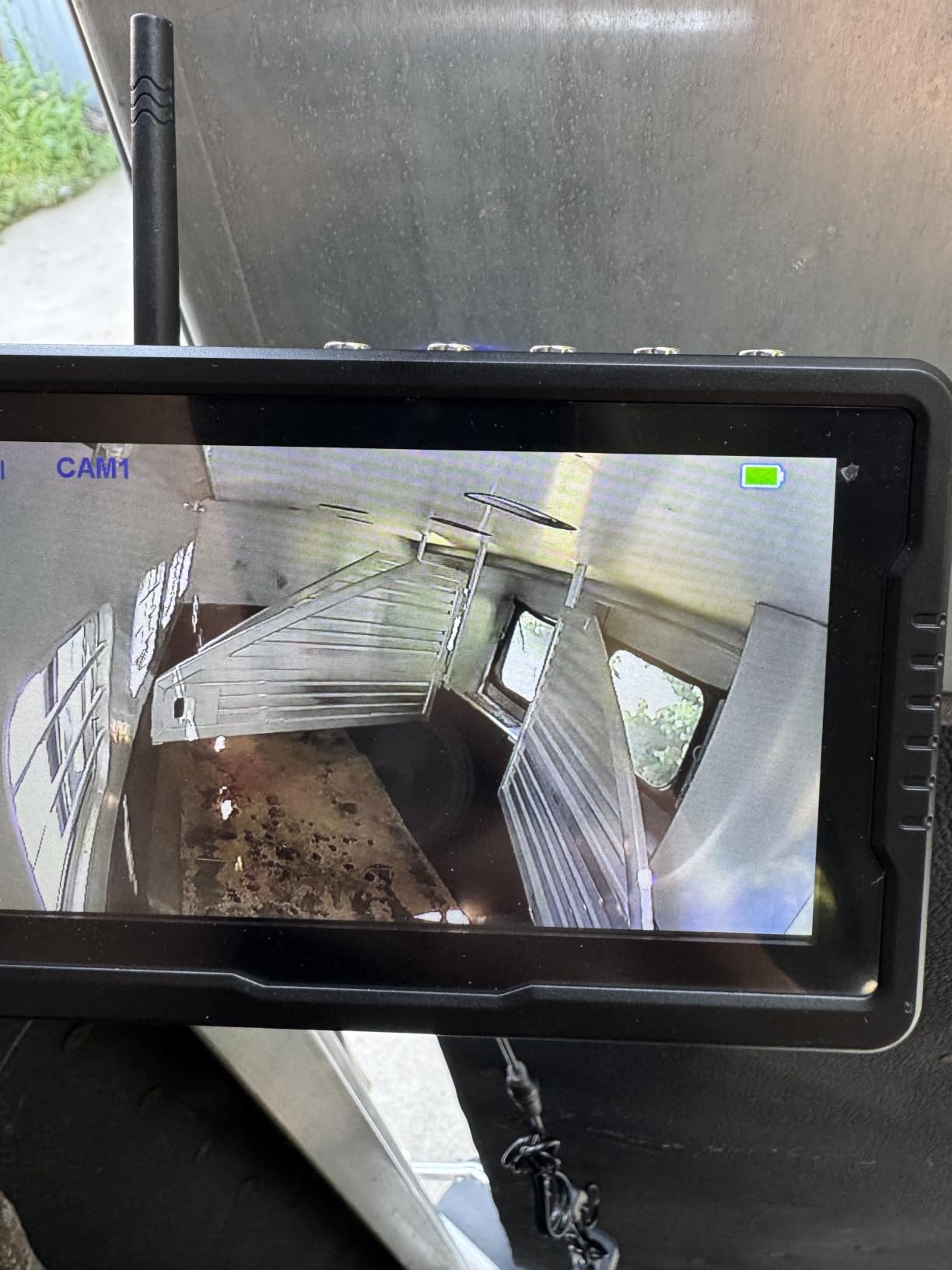Wireless Backup Camera Solar Magnetic: Portable Cordless Scratch-Proof Truck Trailer Hitch Rear View Camera HD 1080P No Wiring No Drilling Rechargeable 5'' Monitor Kit for Car RV Camper - DoHonest R50 customer photo 2