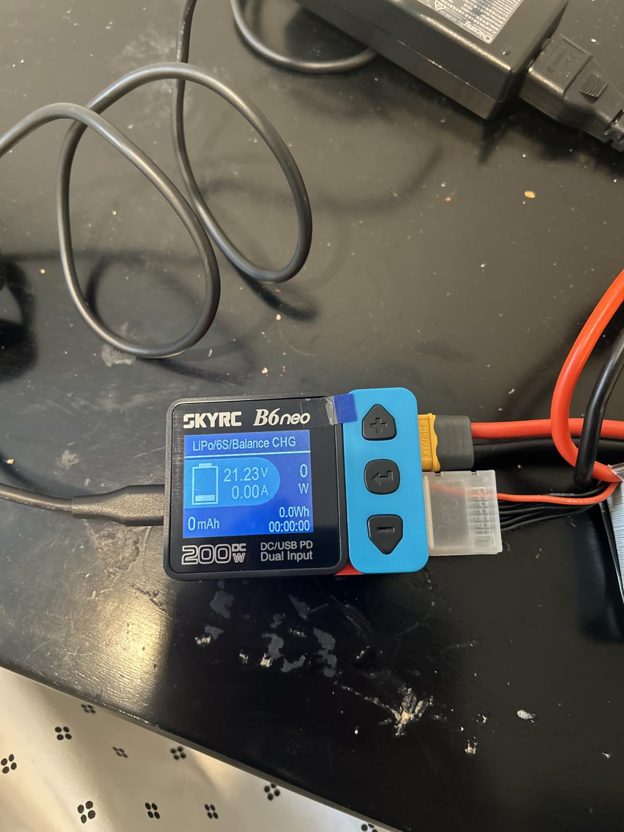 SKYRC B6Neo: Balance Lipo Battery Charger for 1S-6S Lipo/Li-Ion/LiHV, 1-15S NiMH/NiCd - DC 200W, PD 80W, Smart Battery Charger, Discharger and Storage (Blue-Red) customer photo 2